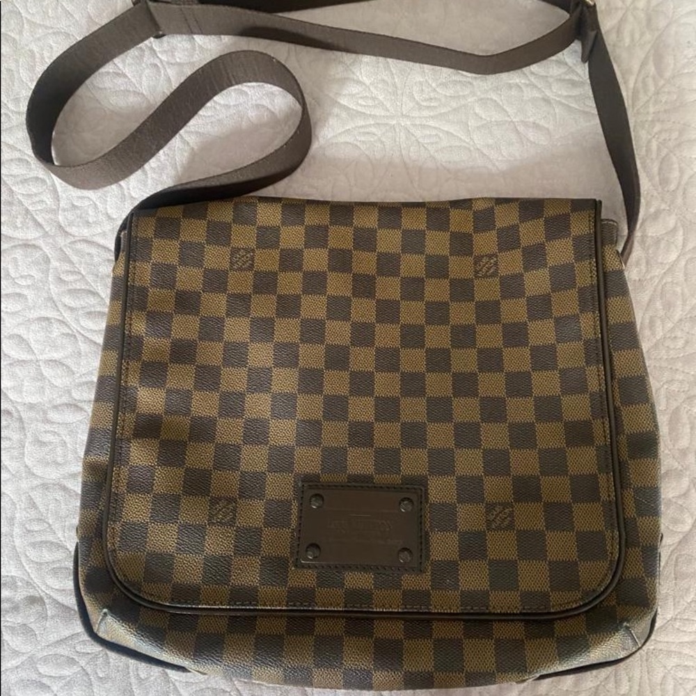 Louis Vuitton Bag Damier in very good condition lightly used